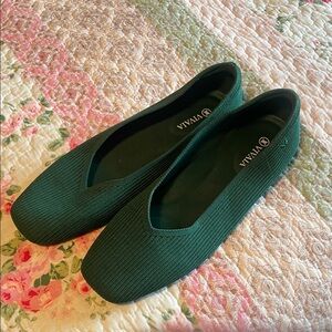 VIVAIA Women's Classic Green Flats
